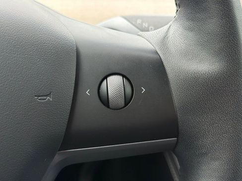 Used 2021 Tesla Model Y Long Range AWD/4WD image 31