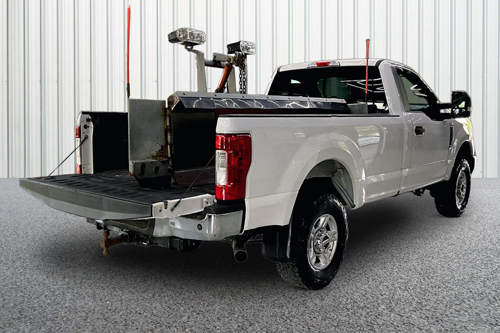 Used 2017 Ford F350 XLT w/ XLT Value Package AWD/4WD image 6