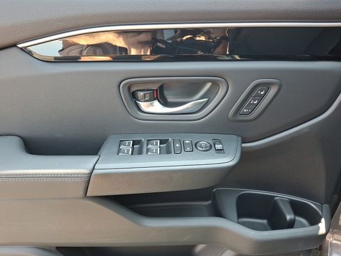 Used 2025 Honda Pilot EX-L image 10