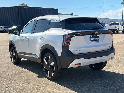 New 2026 Nissan Kicks SR image 6