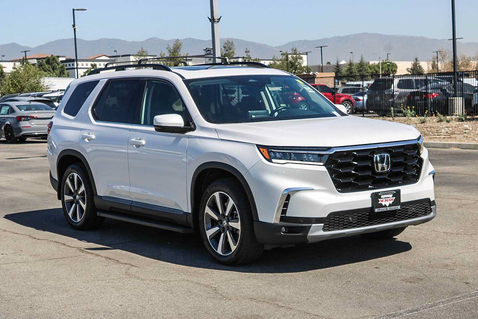 Certified 2024 Honda Pilot Touring image 3
