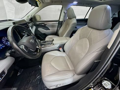 Used 2021 Toyota Highlander Platinum AWD/4WD image 22