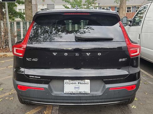 Used 2023 Volvo XC40 B5 Plus w/ Climate Package AWD/4WD image 2