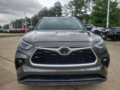 Used 2024 Toyota Highlander XLE FWD image 4