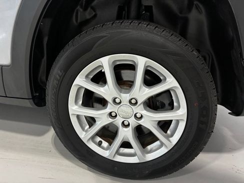 Used 2015 Jeep Cherokee Latitude FWD image 28