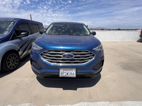 Used 2020 Ford Edge SE FWD image 2