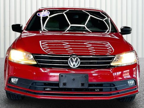 Used 2017 Volkswagen Jetta Sport FWD image 2