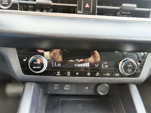 Used 2024 Mitsubishi Outlander AWD image 21