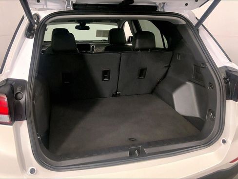 Used 2023 Chevrolet Equinox Premier FWD image 4