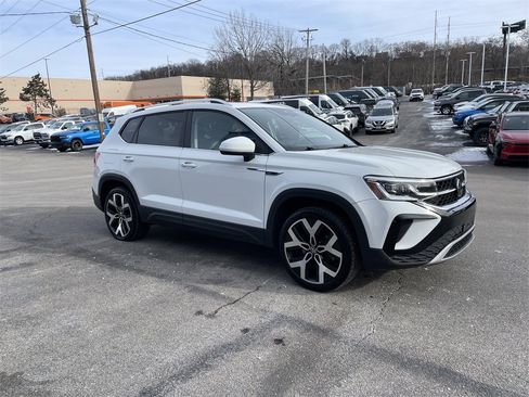 Used 2023 Volkswagen Taos SEL image 6