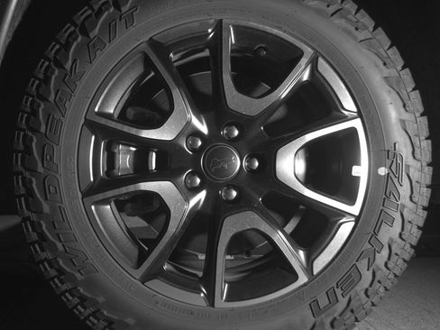 Used 2025 Jeep Compass Trailhawk AWD/4WD image 12