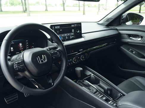 Used 2025 Honda Accord Sport image 16