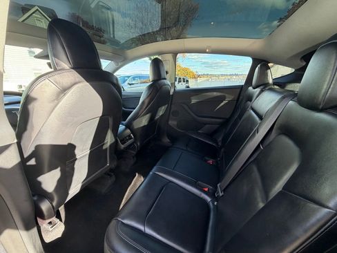 Used 2022 Tesla Model Y Long Range image 18