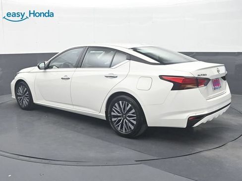 Used 2025 Nissan Altima 2.5 SV FWD image 5