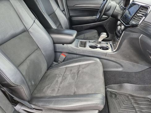 Used 2019 Jeep Grand Cherokee Altitude AWD/4WD image 31