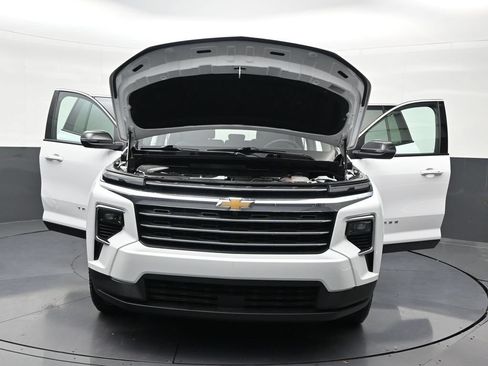 Used 2025 Chevrolet Traverse LT FWD image 38