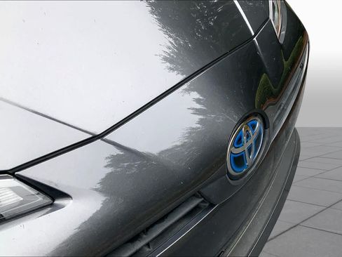 Used 2019 Toyota Prius Limited w/ Premium Convenience Package FWD image 32