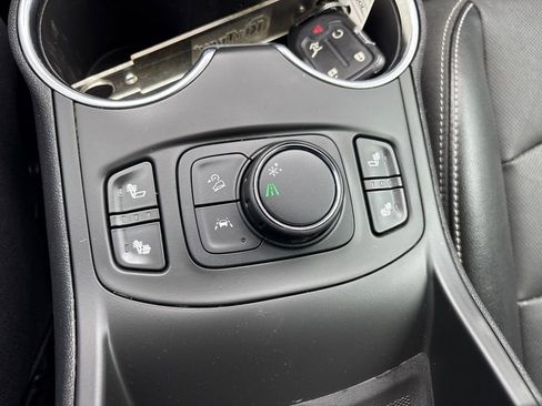 Used 2023 GMC Terrain SLT w/ Elevation Edition FWD image 25