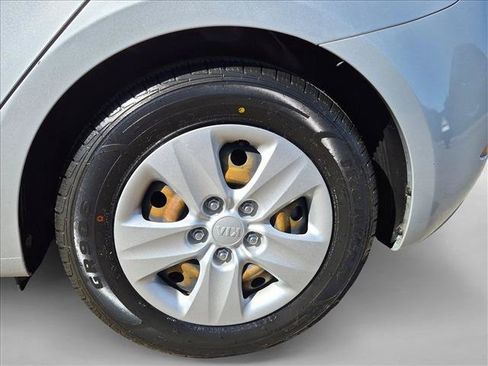 Used 2017 Kia Forte LX FWD image 21