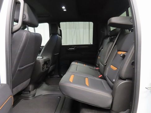 Used 2025 GMC Sierra 2500 AT4 w/ Technology Package image 9