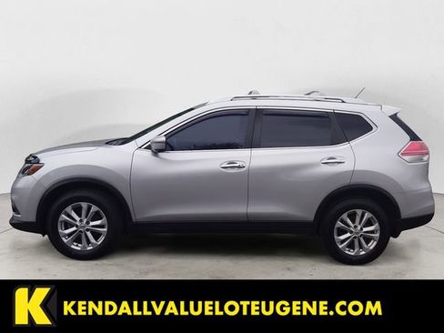 Used 2016 Nissan Rogue SV w/ SV Premium Package AWD/4WD image 2