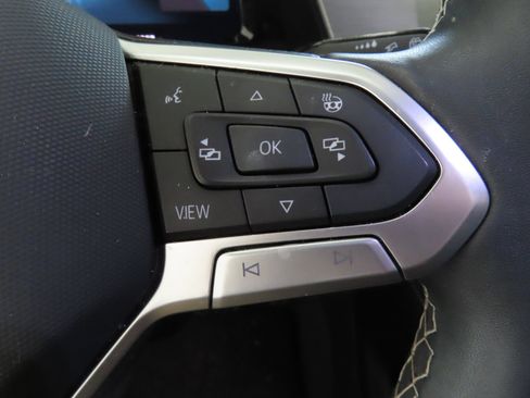Used 2024 Volkswagen Atlas Cross Sport SE FWD image 15