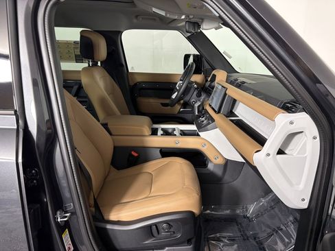 Used 2025 Land Rover Defender 110 S image 34