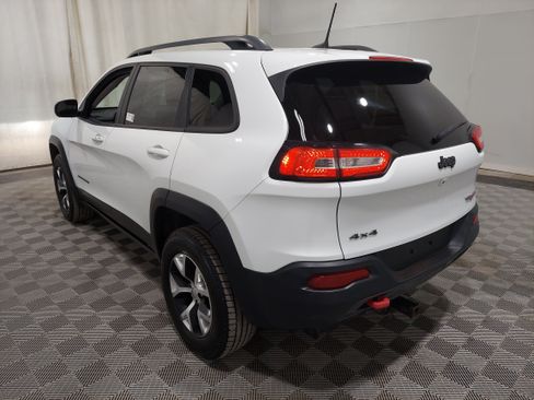 Used 2017 Jeep Cherokee Trailhawk AWD/4WD image 2