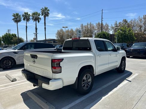 Used 2025 Nissan Frontier SV w/ SV Convenience Package RWD image 3