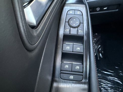 Used 2025 Nissan Rogue SV image 28