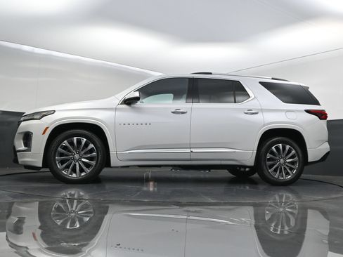 Used 2023 Chevrolet Traverse Premier AWD/4WD image 50