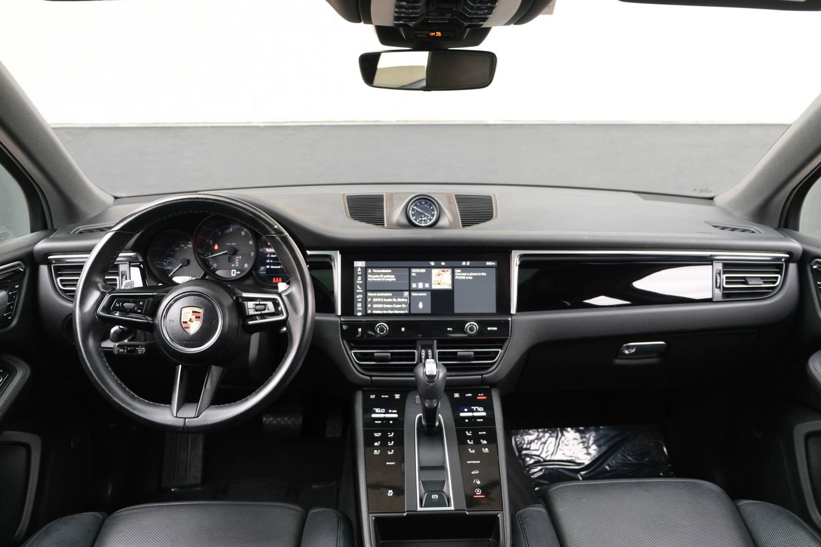 Used 2022 Porsche Macan w/ Premium Package Plus AWD/4WD image 35