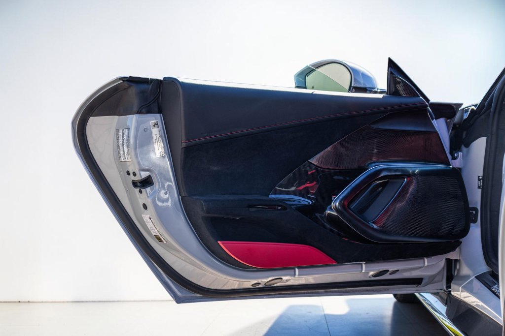 Certified 2025 Ferrari 12Cilindri RWD image 34