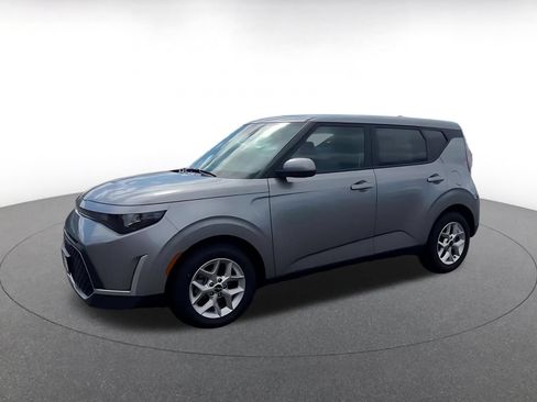 Used 2025 Kia Soul LX w/ LX Technology Package FWD image 8
