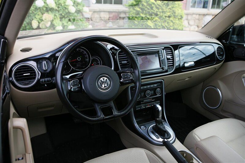 Used 2019 Volkswagen Beetle 2.0T SE w/ SE Premium Package FWD image 11