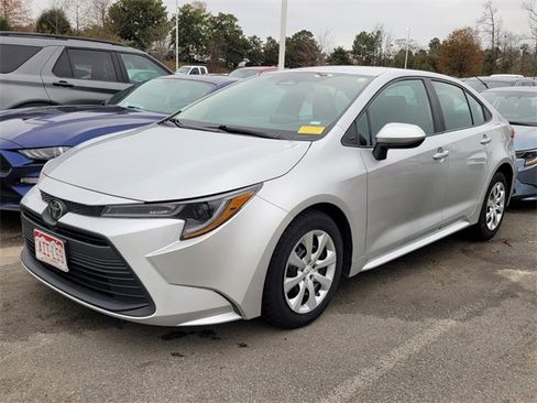 Used 2023 Toyota Corolla LE image 3