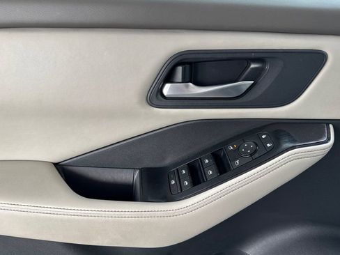 Used 2025 Nissan Rogue SV image 17