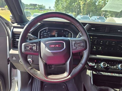 Used 2024 GMC Sierra 2500 AT4 w/ Technology Package AWD/4WD image 9