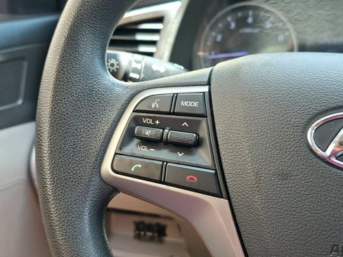 Used 2017 Hyundai Elantra SE FWD image 16