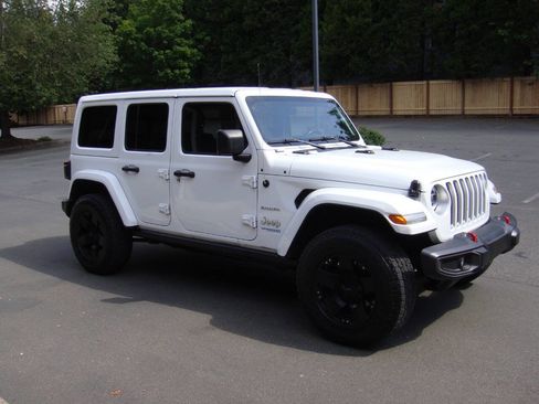 Used 2022 Jeep Wrangler Unlimited Sahara w/ Cold Weather Group AWD/4WD image 8