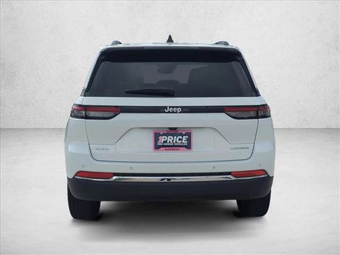 Used 2024 Jeep Grand Cherokee Laredo AWD/4WD image 7