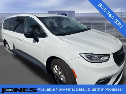 Used 2024 Chrysler Pacifica Touring-L