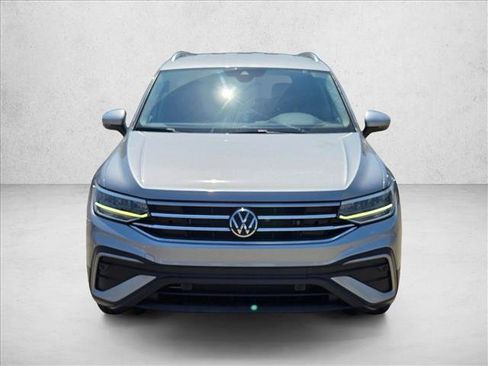 Used 2023 Volkswagen Tiguan SE FWD image 2