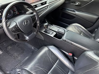 Used 2021 Lexus ES 300h w/ Accessory Package 2