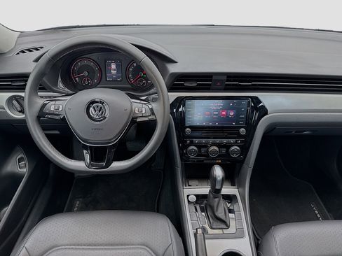 Used 2022 Volkswagen Passat 2.0T SE image 15