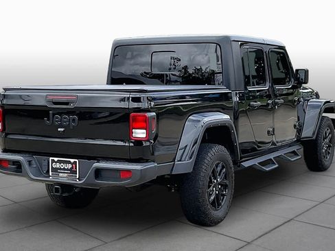 Used 2022 Jeep Gladiator Sport AWD/4WD image 13