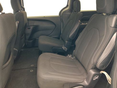 Used 2018 Chrysler Pacifica Touring Plus w/ S Appearance Package FWD image 18