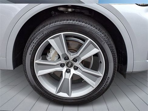 Certified 2025 Audi Q5 2.0T Premium w/ Convenience Plus Package image 8