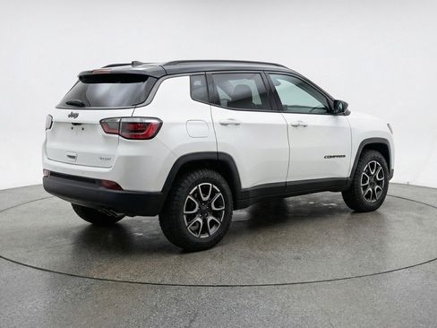 Used 2025 Jeep Compass Trailhawk AWD/4WD image 9
