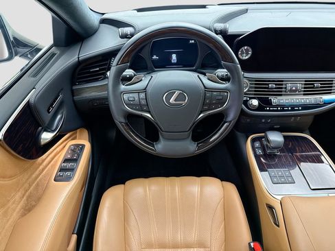 Used 2023 Lexus LS 500 w/ Luxury Package RWD image 10